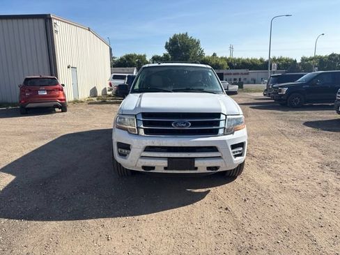 Used 2017 Ford Expedition EL XLT w/ Equipment Group 201A AWD/4WD image 4