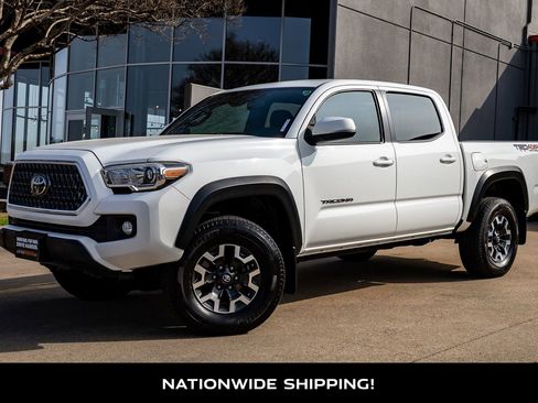 Used 2018 Toyota Tacoma TRD Off-Road w/ Technology Package image 4