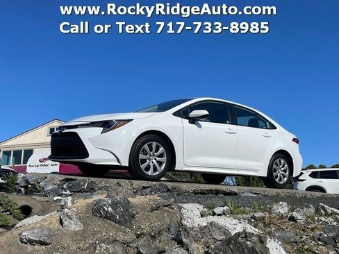 Used 2025 Toyota Corolla LE FWD image 1