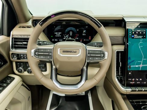 Used 2025 GMC Yukon Denali w/ Denali Reserve Package image 42