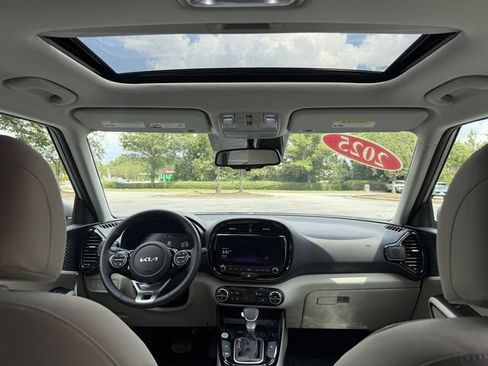 Certified 2025 Kia Soul EX FWD image 39