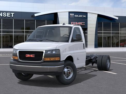 New 2025 GMC Savana 4500 w/ Power Convenience Package RWD image 6