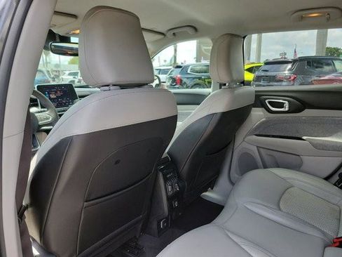 Used 2022 Jeep Compass Latitude FWD image 19
