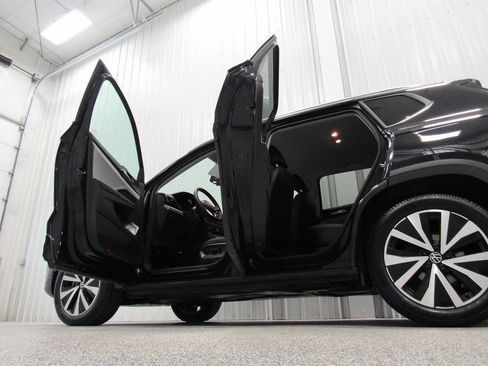 Used 2022 Volkswagen Taos SE image 16