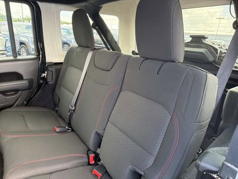 Used 2022 Jeep Wrangler Unlimited Rubicon image 12