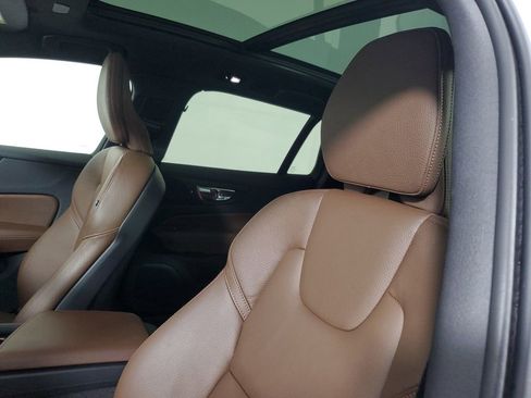 Used 2025 Volvo V60 B5 Cross Country Plus image 25