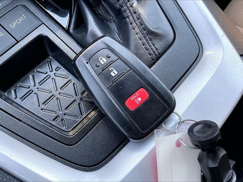 Used 2025 Toyota RAV4 XLE FWD image 14