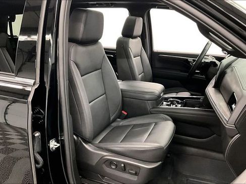 Used 2025 Chevrolet Tahoe LT w/ Comfort Package AWD/4WD image 8