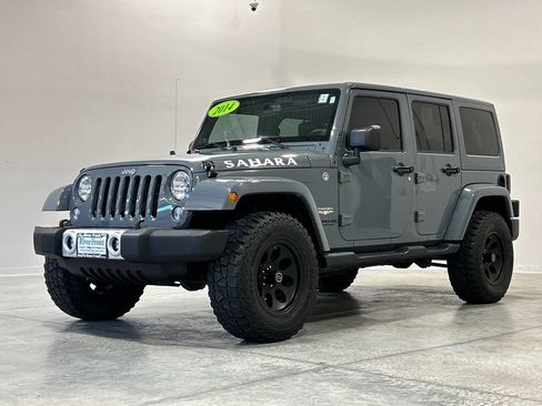 Used 2014 Jeep Wrangler Unlimited Sahara w/ Connectivity Group AWD/4WD image 2