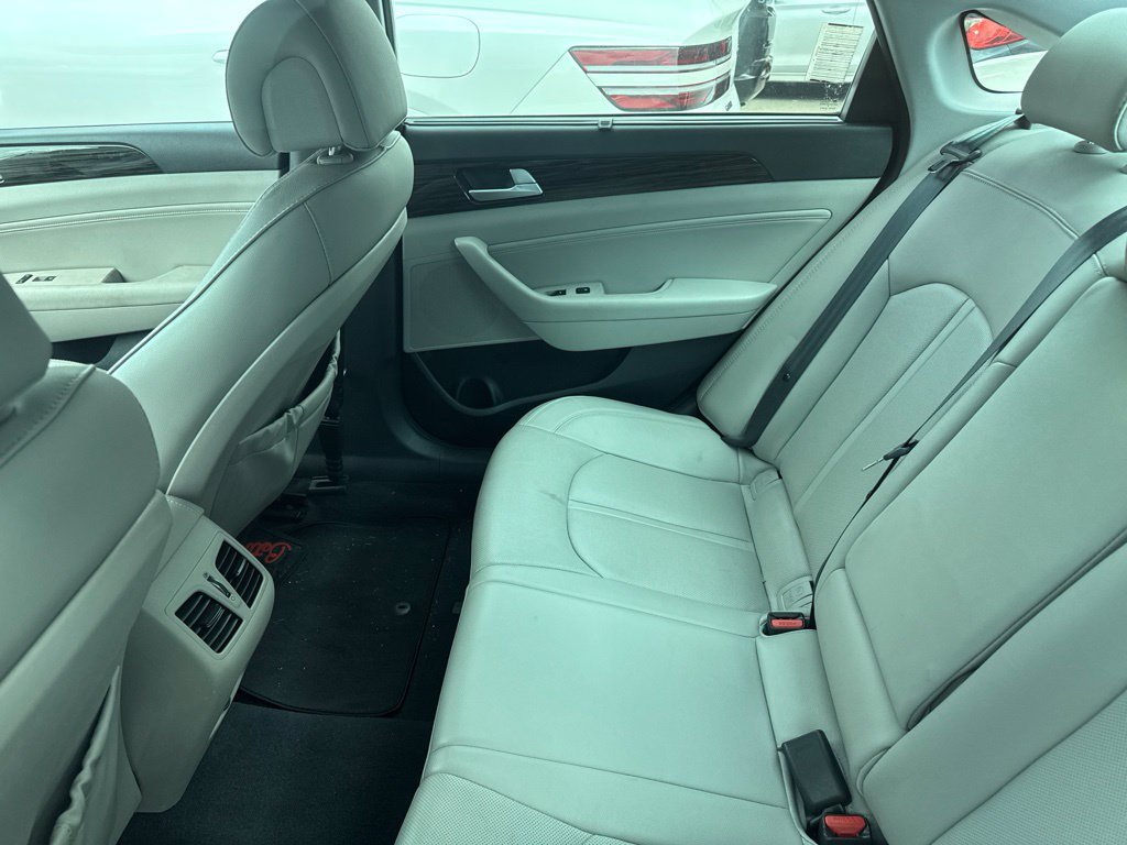 Used 2016 Hyundai Sonata Limited w/ Option Group 05 FWD image 16