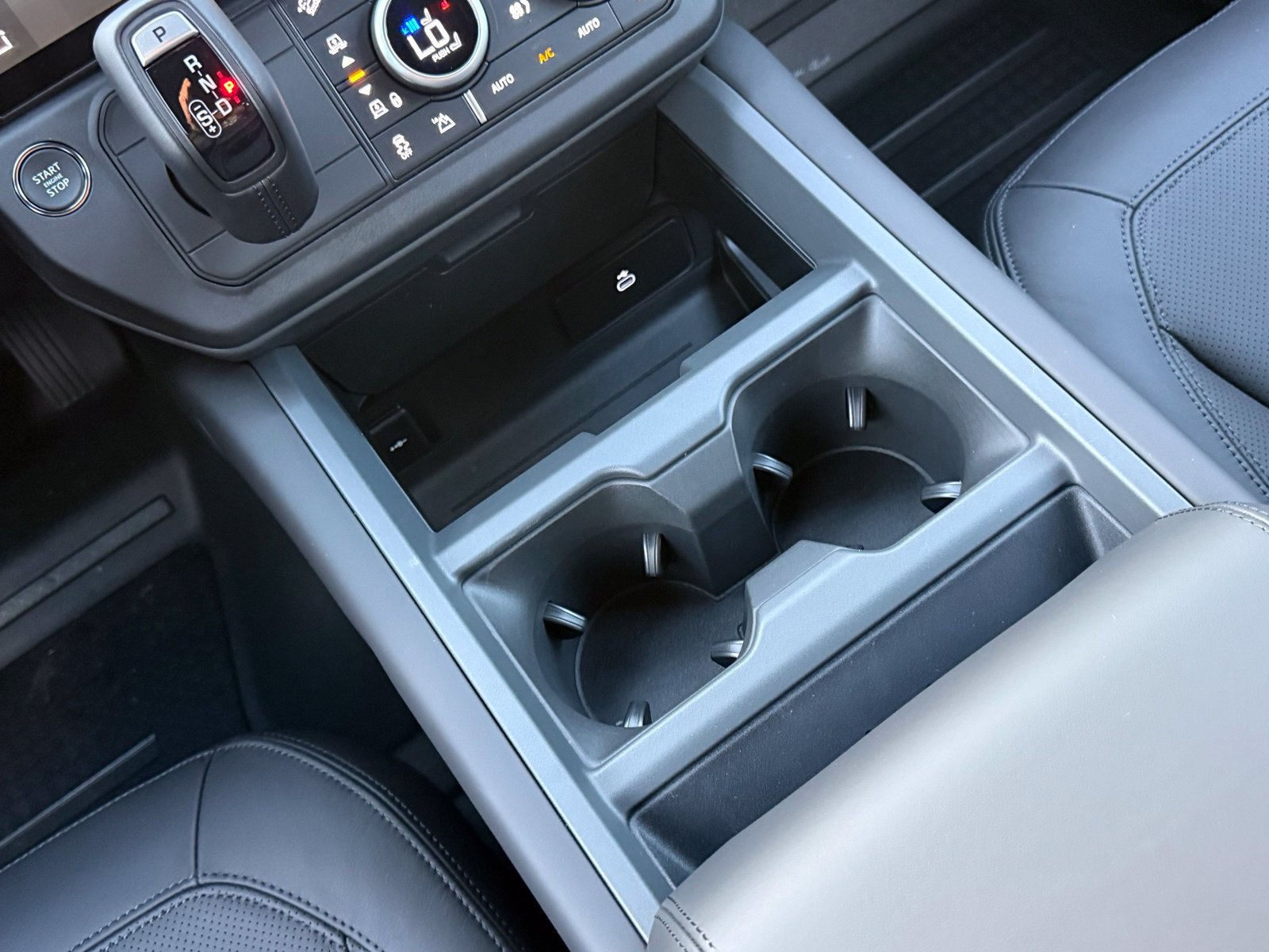 New 2026 Land Rover Defender 110 X-Dynamic SE AWD/4WD image 31