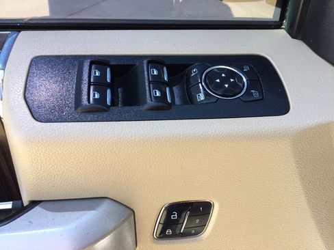 Used 2015 Ford F150 Lariat AWD/4WD image 9