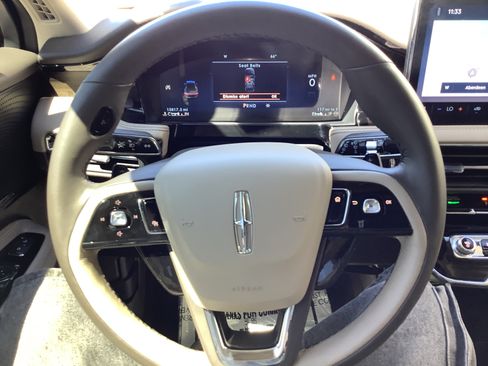 Used 2023 Lincoln Corsair Reserve AWD/4WD image 14