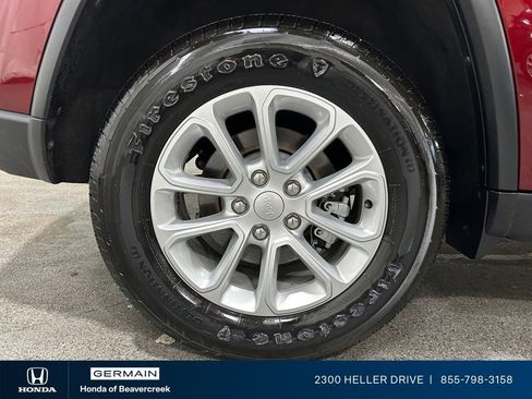 Used 2021 Jeep Grand Cherokee Laredo w/ Security & Convenience Group AWD/4WD image 10