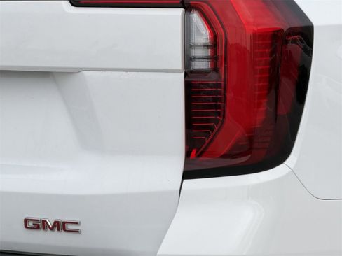 Certified 2025 GMC Yukon Denali image 7