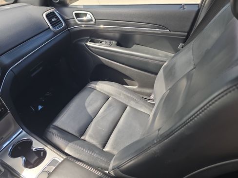 Used 2019 Jeep Grand Cherokee Limited AWD/4WD image 16