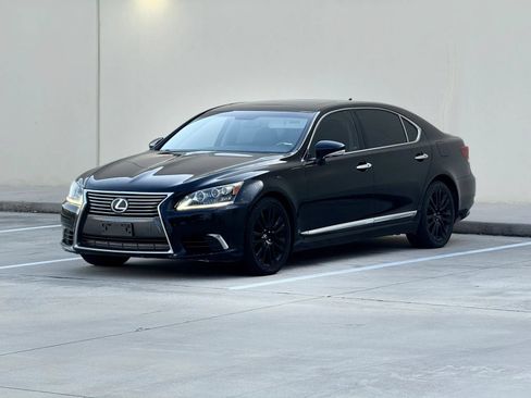 Used 2013 Lexus LS 460 L w/ Preferred Accessory Package RWD image 3