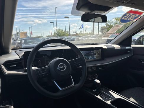 Certified 2025 Nissan Kicks SV AWD/4WD image 11