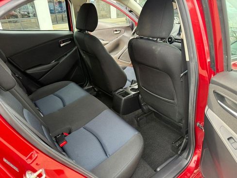 Used 2017 Toyota Yaris iA image 9