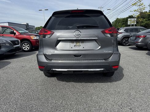 Used 2018 Nissan Rogue SV AWD/4WD image 4