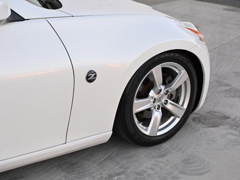 Used 2010 Nissan 370Z Coupe image 25