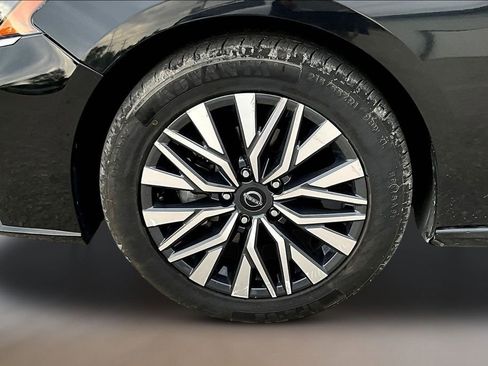 Used 2024 Nissan Altima 2.5 SV FWD image 28