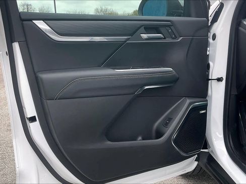 Used 2025 GMC Acadia Elevation image 21