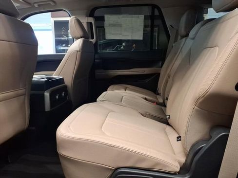 Used 2024 Ford Expedition Limited image 10