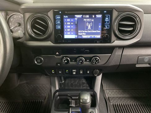 Used 2018 Toyota Tacoma TRD Sport image 24