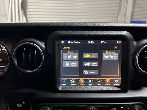 Used 2022 Jeep Wrangler Unlimited Sahara AWD/4WD image 29