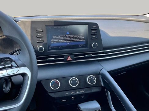 Used 2021 Hyundai Elantra SE FWD image 7