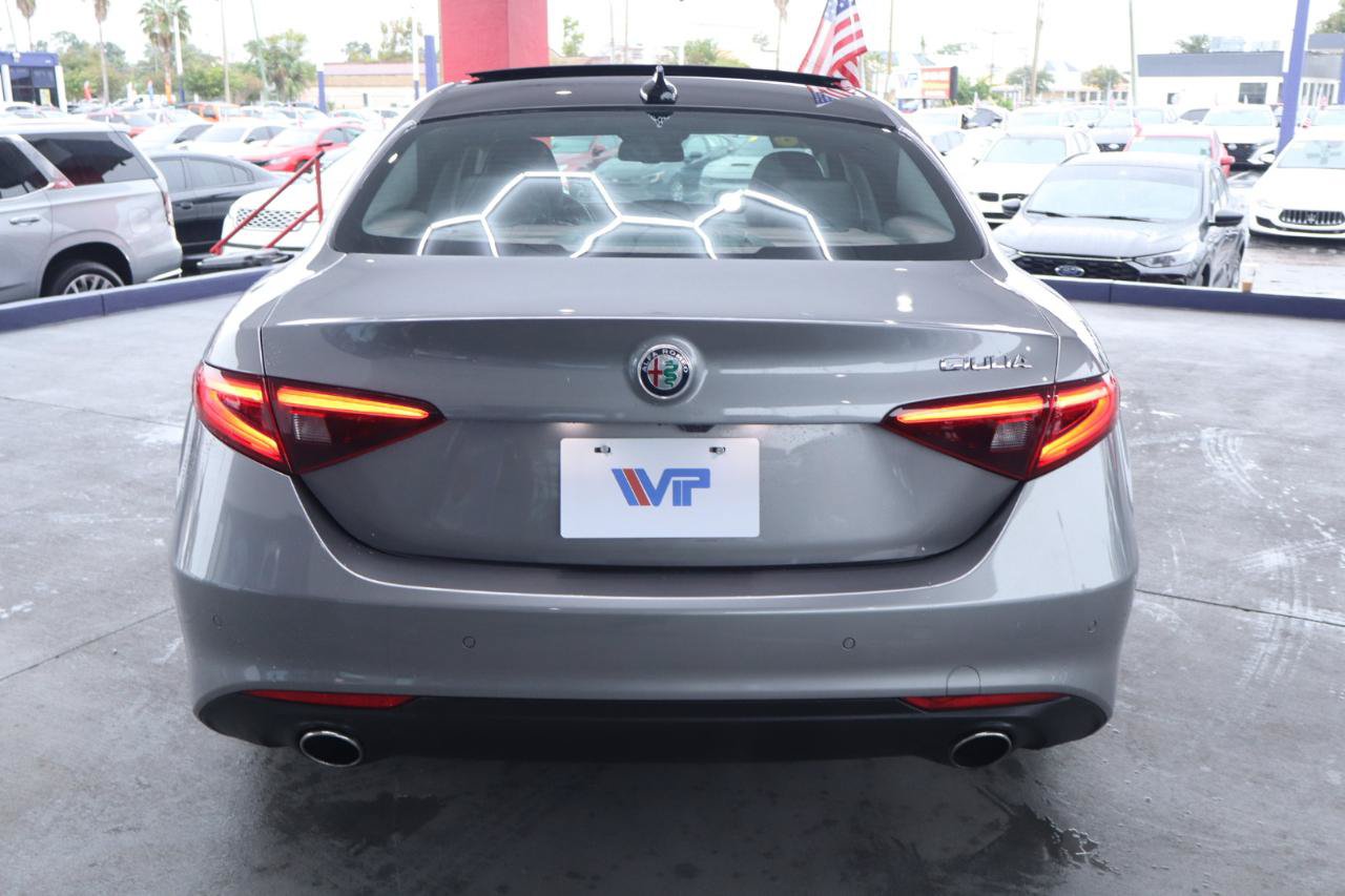Used 2018 Alfa Romeo Giulia Ti w/ Quick Order Package 22Z Lusso RWD image 8