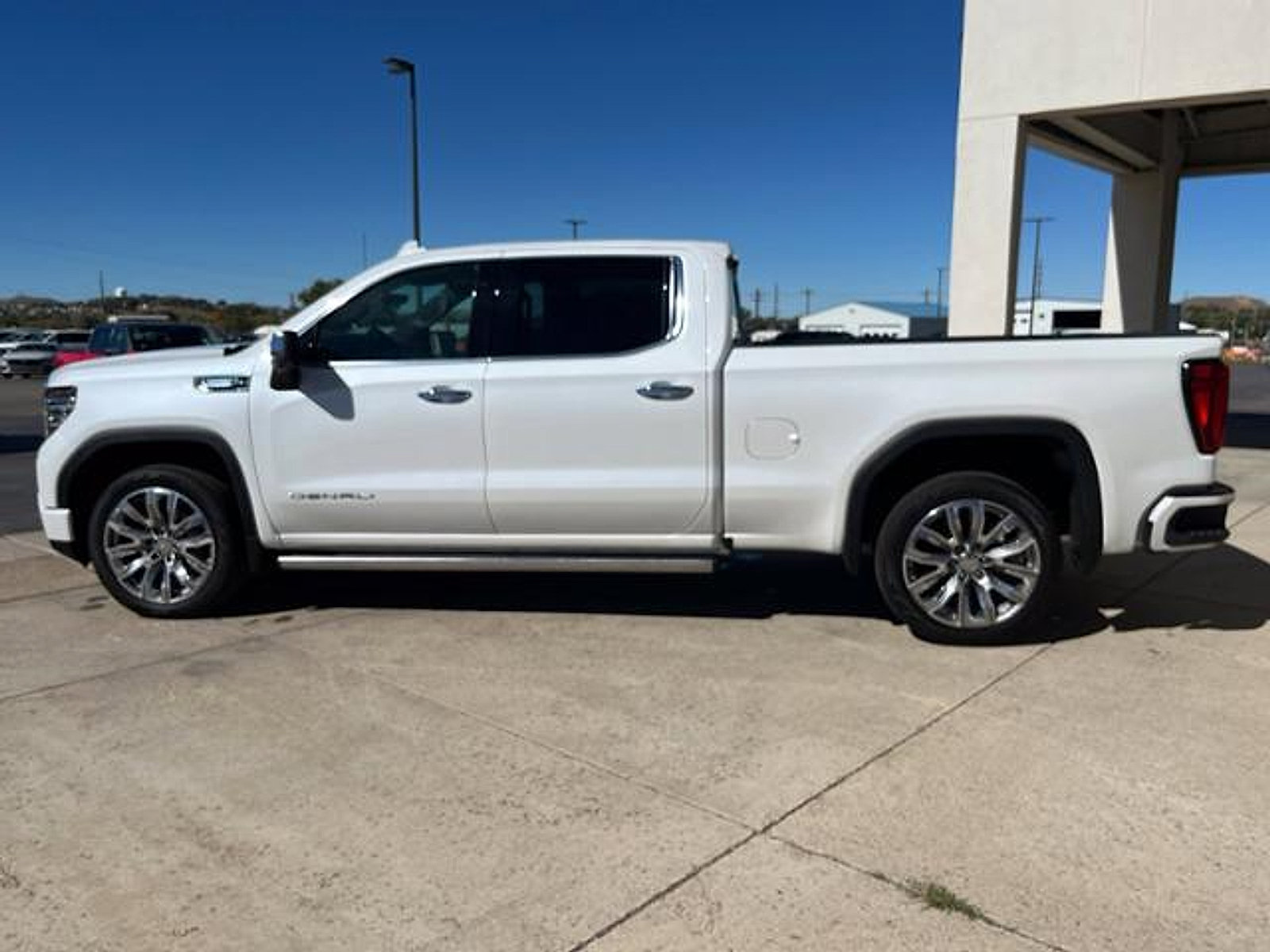 Used 2025 GMC Sierra 1500 Denali w/ Denali Reserve Package AWD/4WD image 8