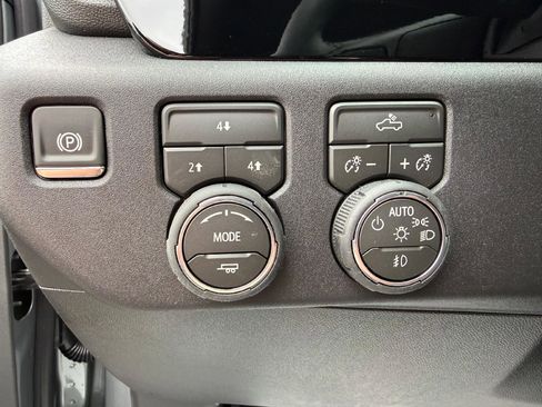 Used 2026 Chevrolet Silverado 3500 LT w/ Convenience Package AWD/4WD image 18
