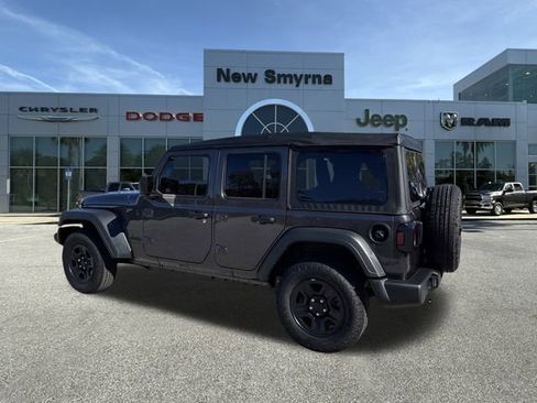 Used 2025 Jeep Wrangler Sport image 6