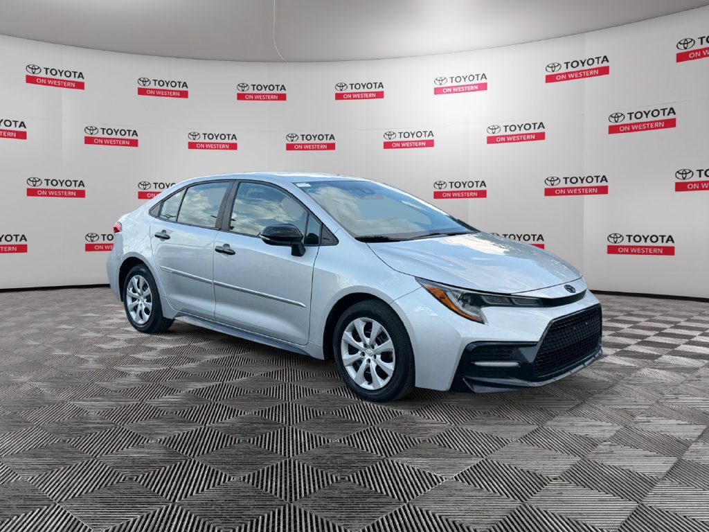Used 2022 Toyota Corolla SE FWD image 3