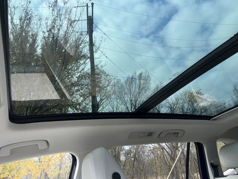 Certified 2023 Volkswagen Tiguan SE w/ Panoramic Sunroof Package image 26