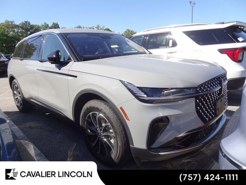 Used 2026 Lincoln Nautilus Premier AWD/4WD image 5