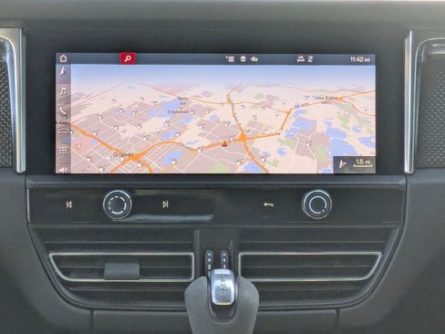 Used 2024 Porsche Macan GTS image 5