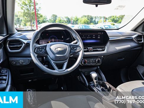 Used 2025 Chevrolet TrailBlazer LT FWD image 28