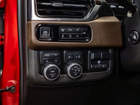 Used 2025 GMC Yukon Denali Ultimate image 17