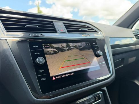 Used 2018 Volkswagen Tiguan SEL Premium w/ R-Line Package FWD image 14