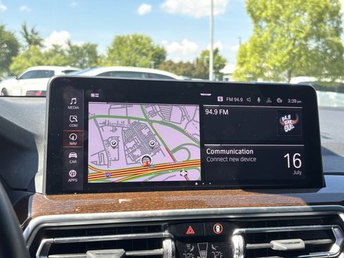 Used 2024 BMW X4 xDrive30i AWD/4WD image 23