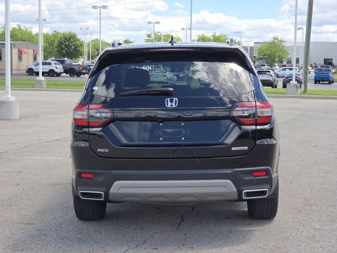 Used 2025 Honda Pilot Touring image 17