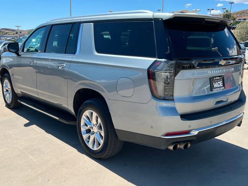 Used 2025 Chevrolet Suburban Premier AWD/4WD image 3