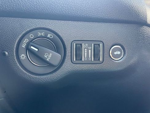 Used 2022 Dodge Challenger R/T RWD image 27