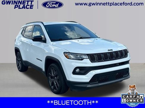 Used 2026 Jeep Compass Latitude w/ Sun and Sound Group AWD/4WD image 3