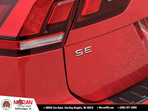 Used 2024 Volkswagen Tiguan SE AWD/4WD image 9