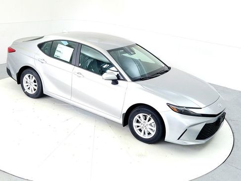 Used 2026 Toyota Camry LE AWD/4WD image 19