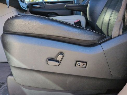 Certified 2019 Dodge Grand Caravan SXT image 20